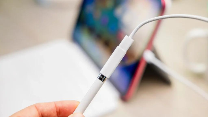 how to charge apple pencil